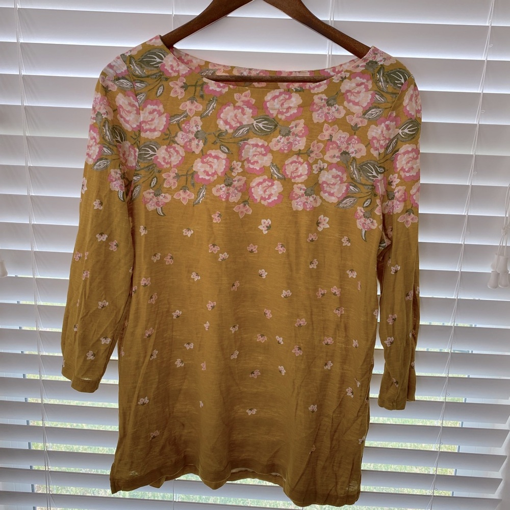 Loft outlet sz Large tshirt with floral details